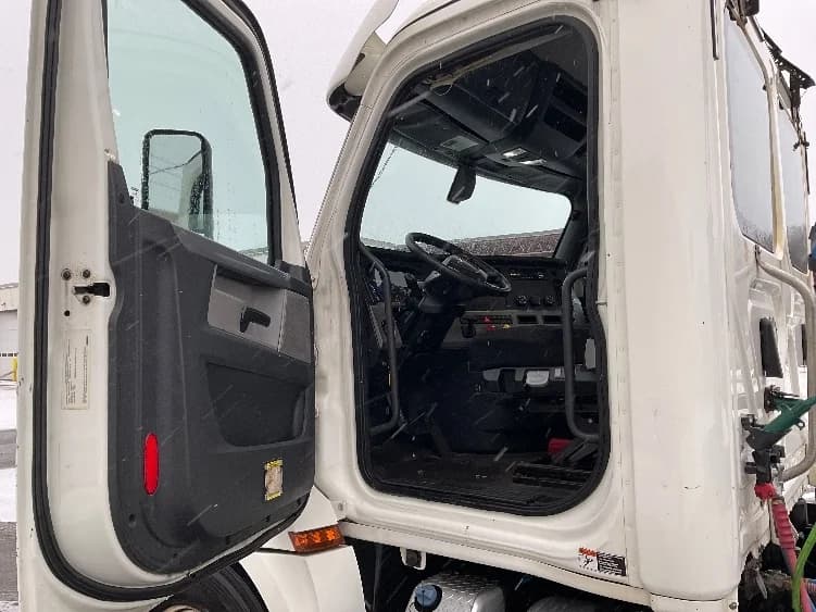 2019 Freightliner Cascadia in Londonderry, NH — photo 9