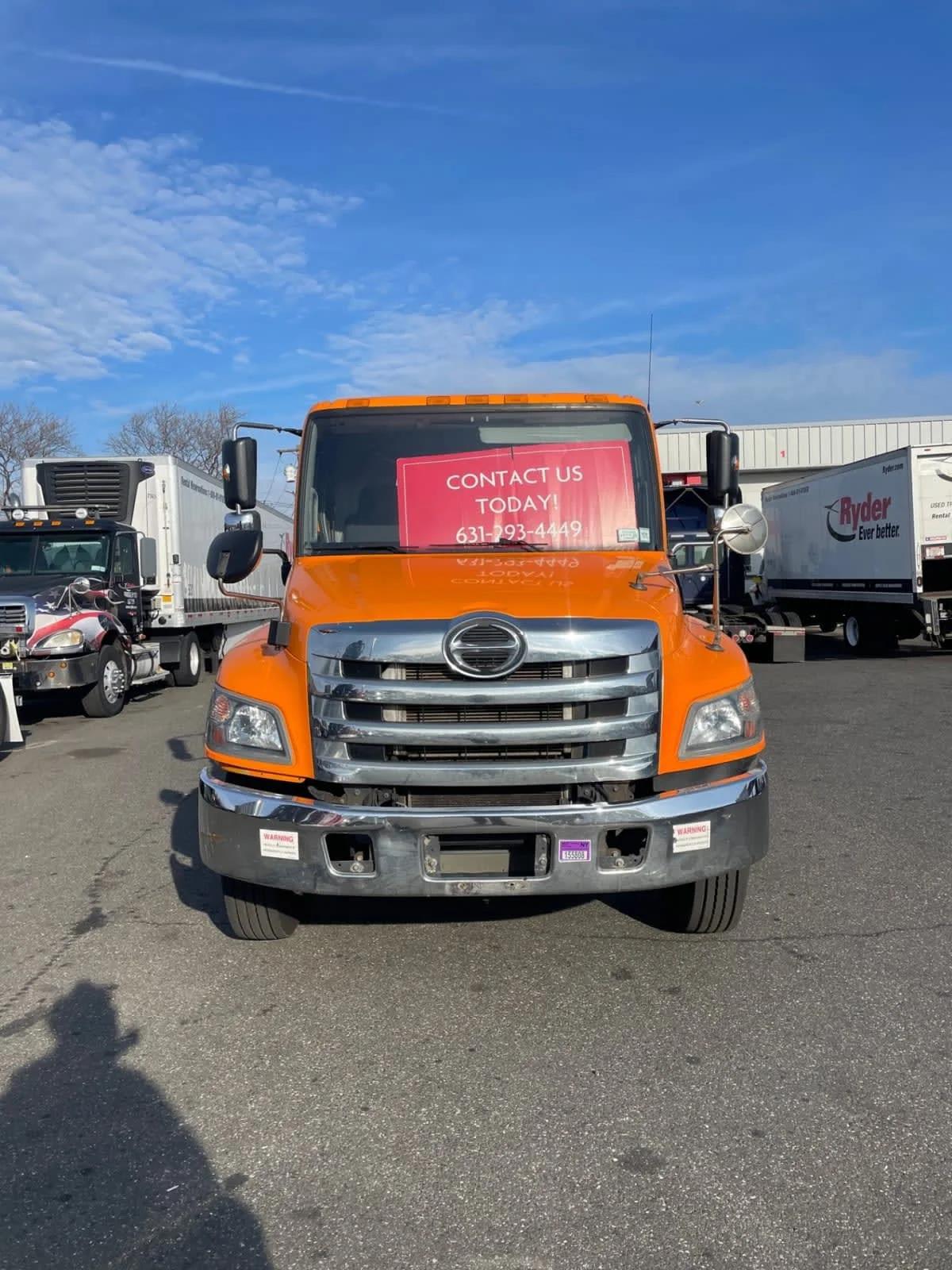 2018 Hino 268 in Farmingdale, NY — photo 2