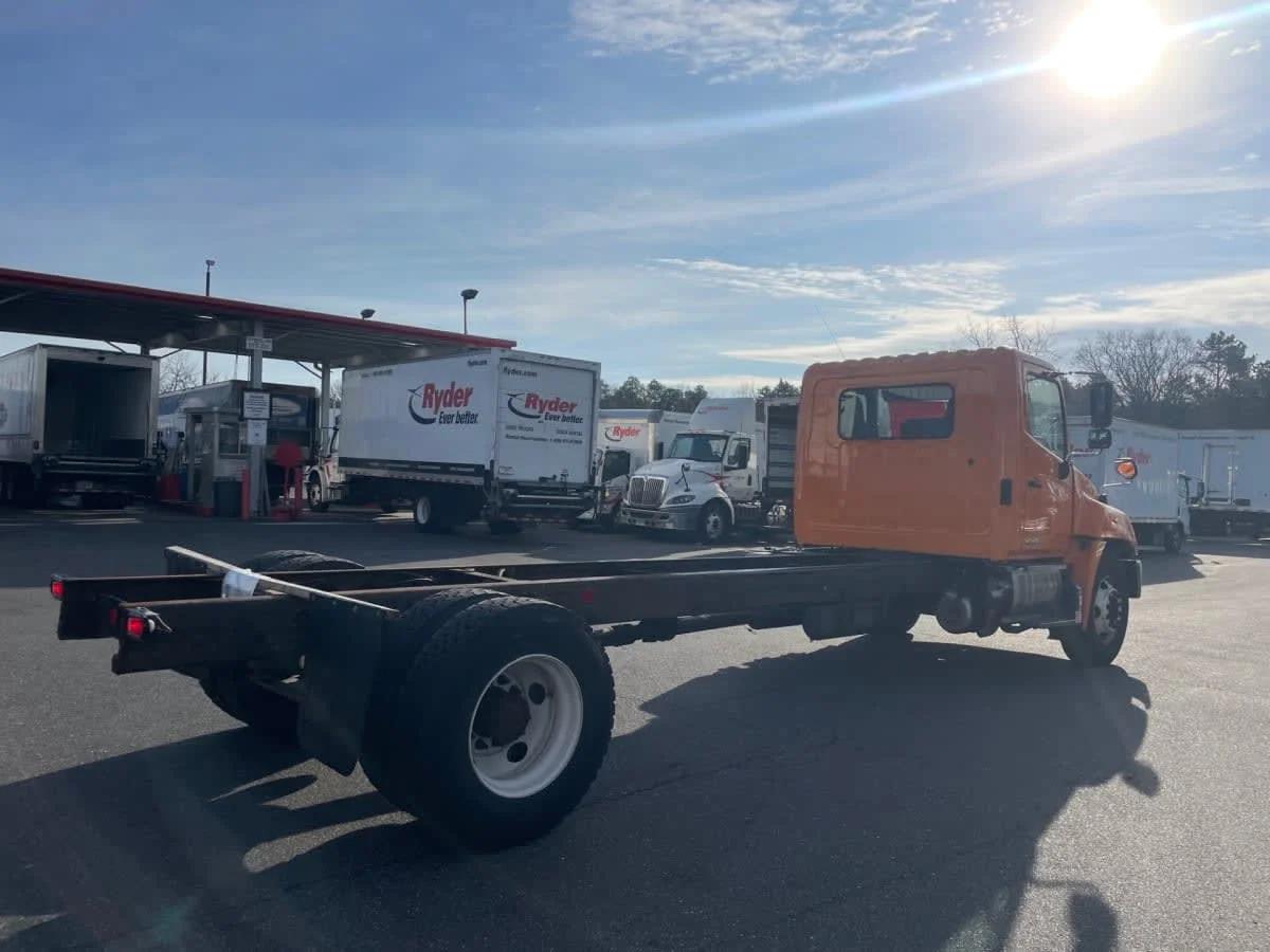 2018 Hino 268 in Farmingdale, NY — photo 4