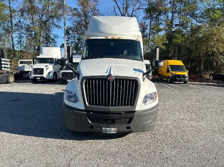 2023 International LT in Jacksonville, FL — photo 2