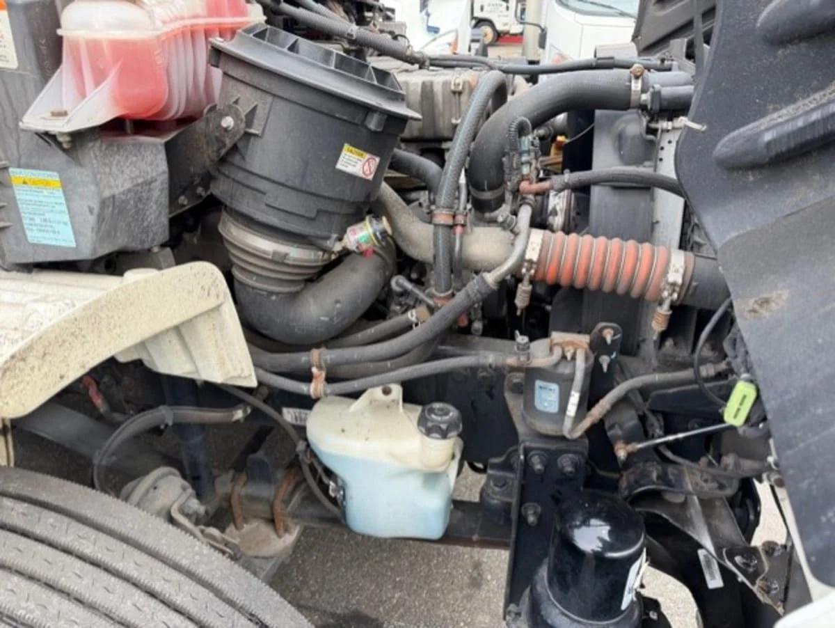 2020 Freightliner M2 106 in Farmingdale, NY — photo 12