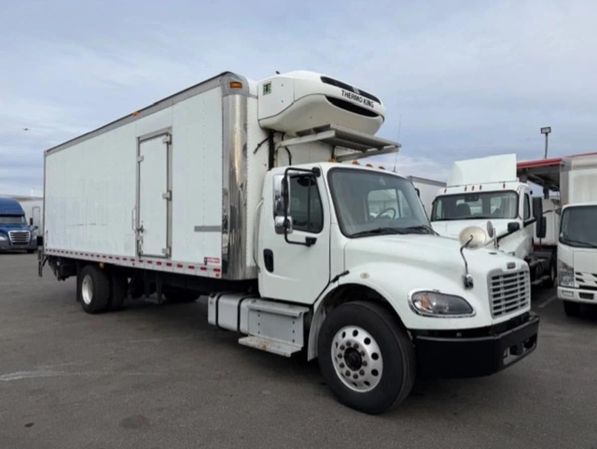 2020 Freightliner M2 106 in Farmingdale, NY — photo 3