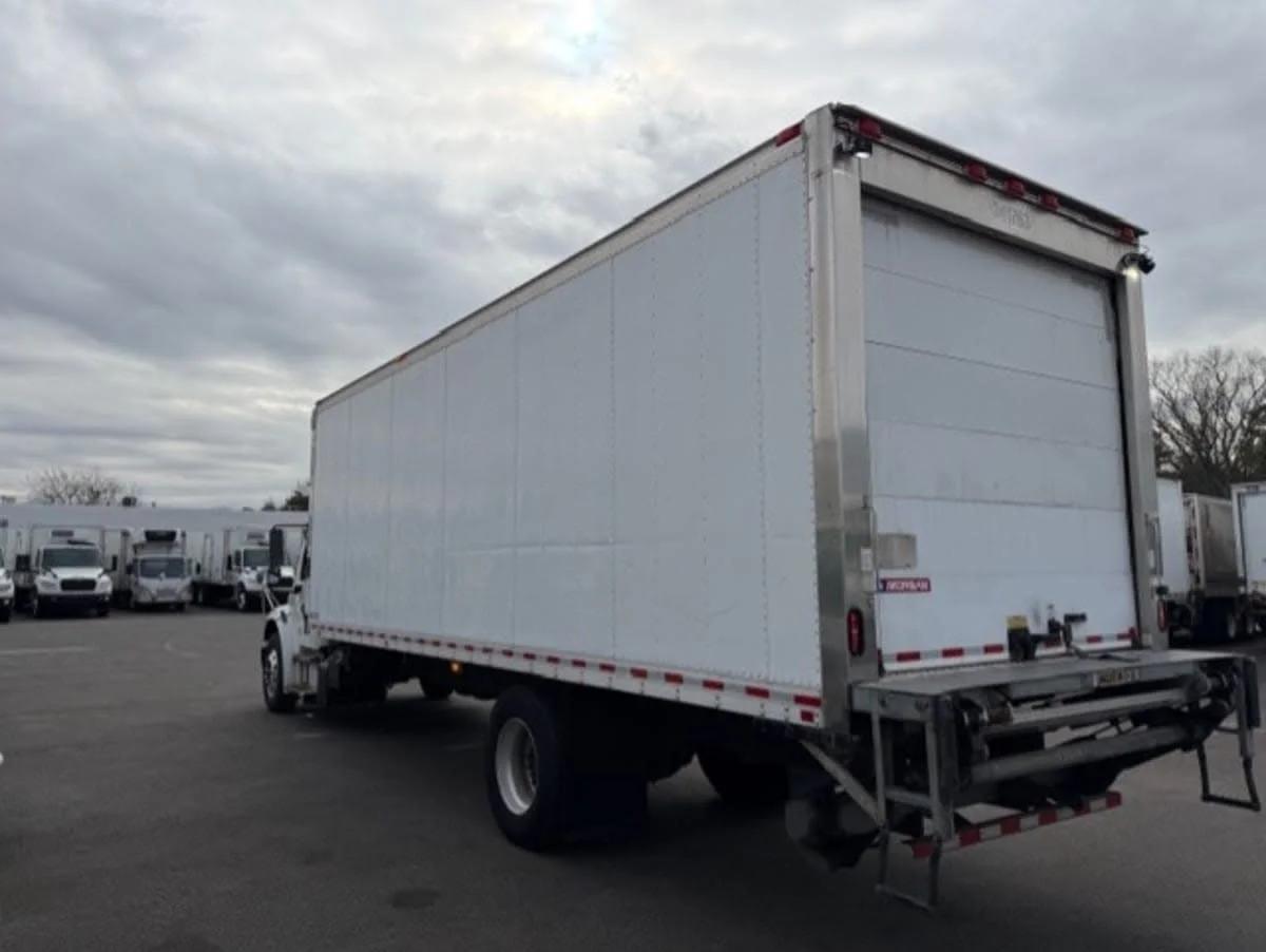 2020 Freightliner M2 106 in Farmingdale, NY — photo 6