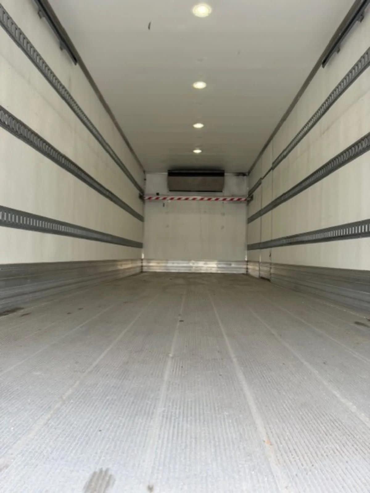 2020 Freightliner M2 106 in Farmingdale, NY — photo 9