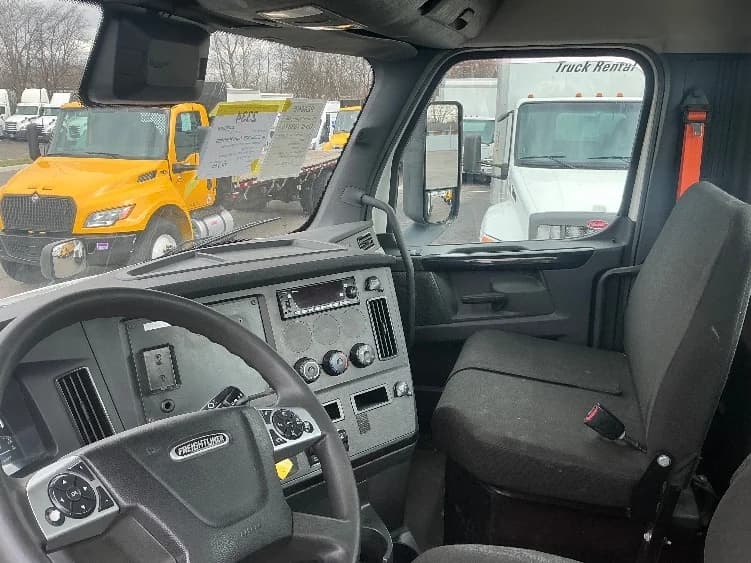 2023 Freightliner Cascadia in Dayton, OH — photo 10