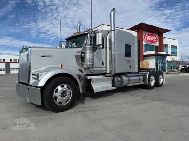 2019 Kenworth W900