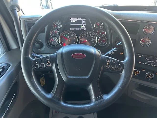 2021 Peterbilt 579 in Charlotte, NC — photo 13