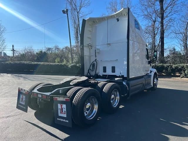 2021 Peterbilt 579 in Charlotte, NC — photo 4