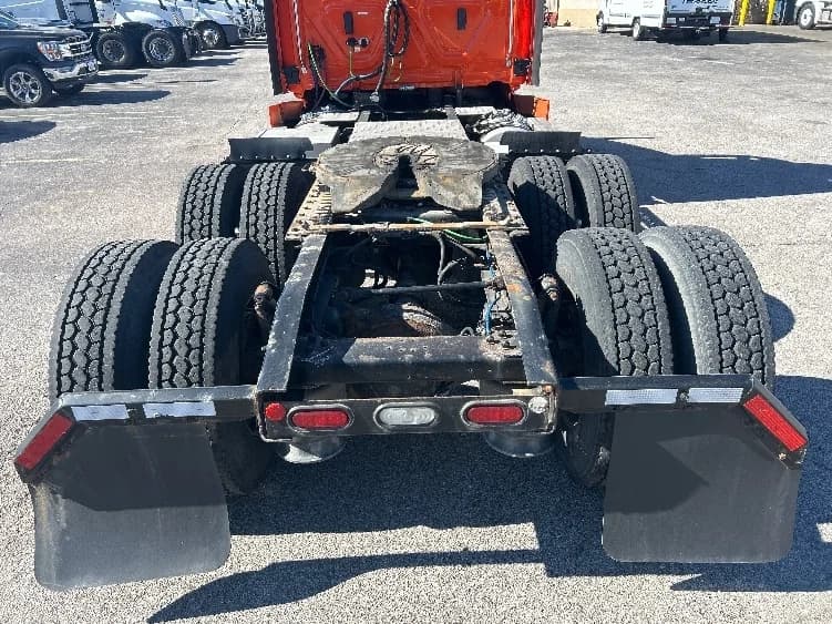 2020 Freightliner Cascadia in Peosta, IA — photo 6