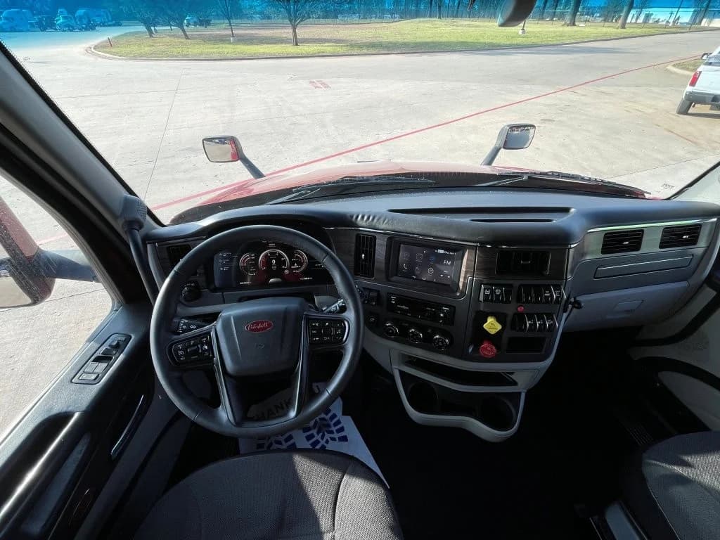 2023 Peterbilt 579 in Louisville, KY — photo 12