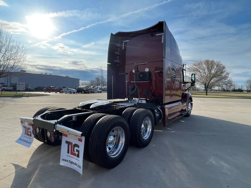 2023 Peterbilt 579 in Louisville, KY — photo 5