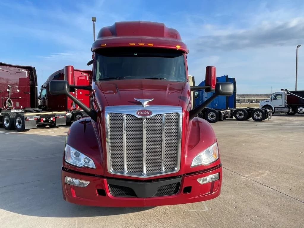 2023 Peterbilt 579 in Louisville, KY — photo 8