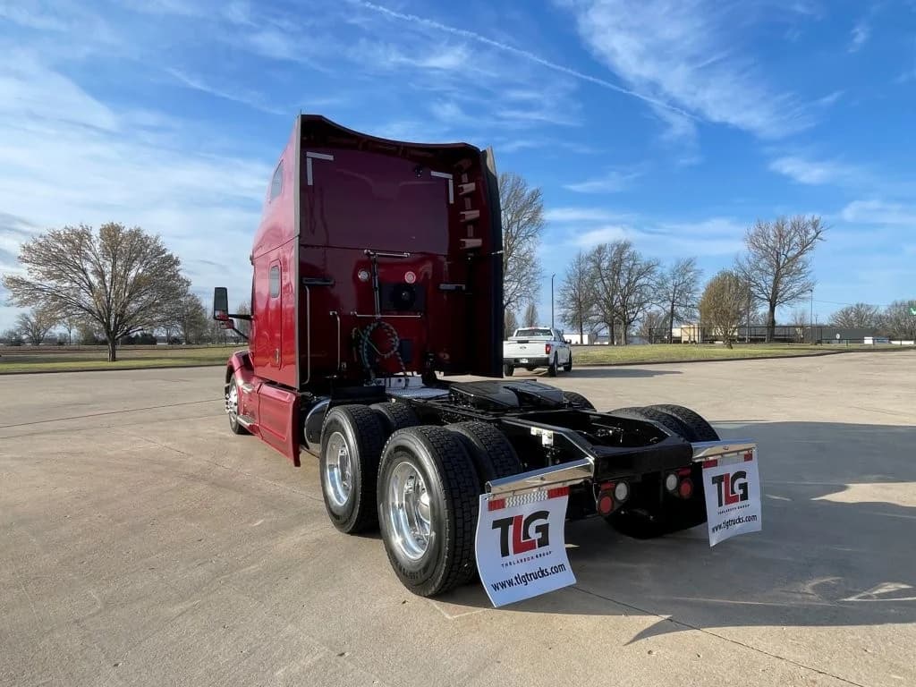 2023 Peterbilt 579 in Louisville, KY — photo 3