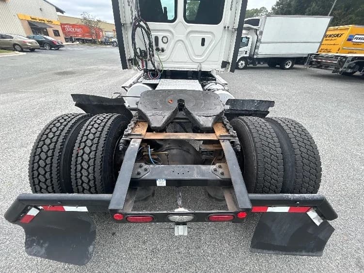 2020 Freightliner Cascadia in Tallahassee, FL — photo 6
