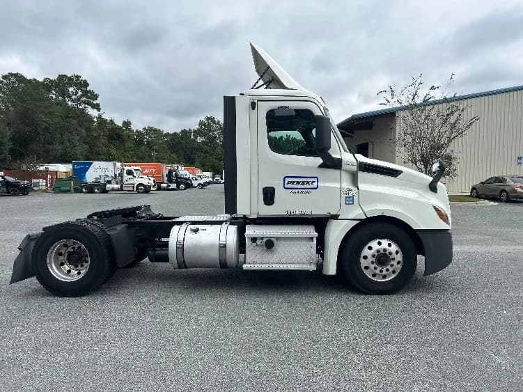 2020 Freightliner Cascadia in Tallahassee, FL — photo 8