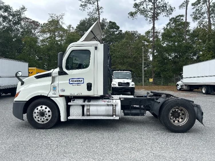 2020 Freightliner Cascadia in Tallahassee, FL — photo 4
