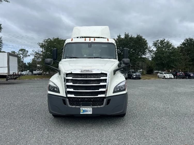 2020 Freightliner Cascadia in Tallahassee, FL — photo 2