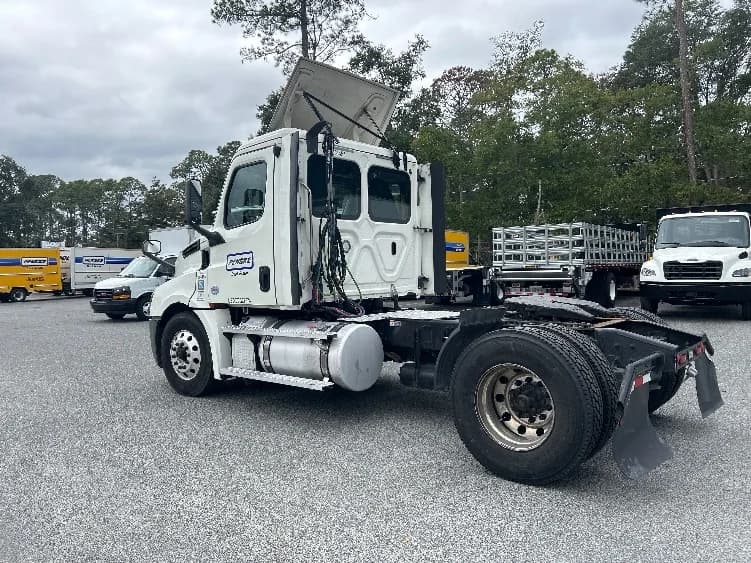 2020 Freightliner Cascadia in Tallahassee, FL — photo 5