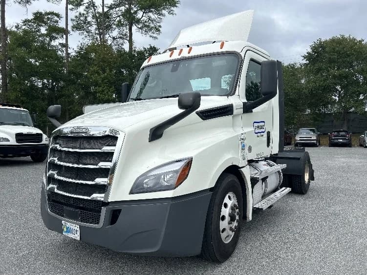 2020 Freightliner Cascadia in Tallahassee, FL — photo 3