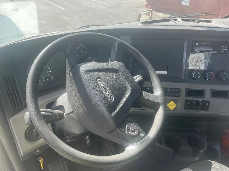 2019 Freightliner Cascadia in Phoenix, AZ — photo 10