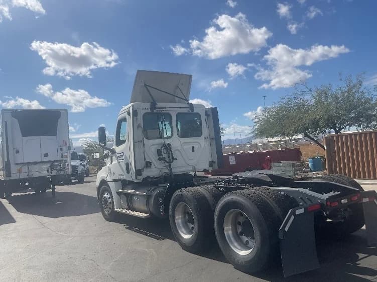 2019 Freightliner Cascadia in Phoenix, AZ — photo 5
