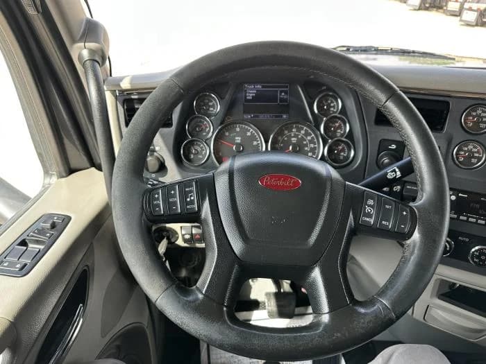 2021 Peterbilt 567 — photo 6