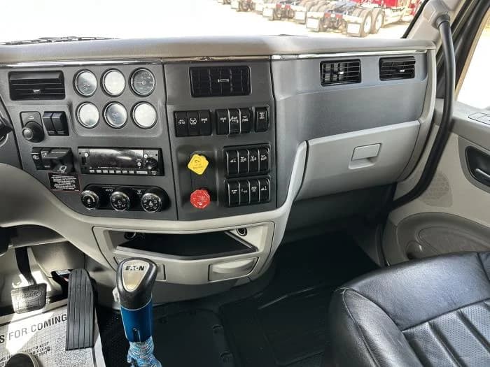 2021 Peterbilt 567 — photo 7