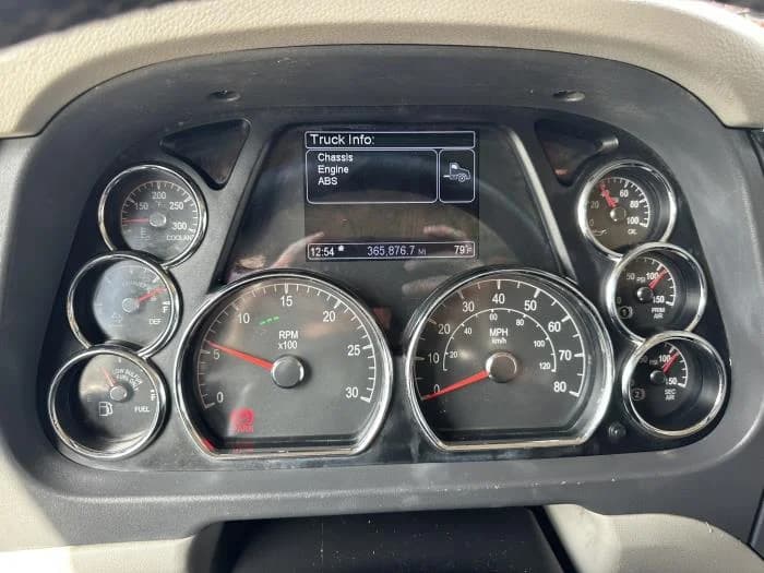 2021 Peterbilt 567 — photo 8