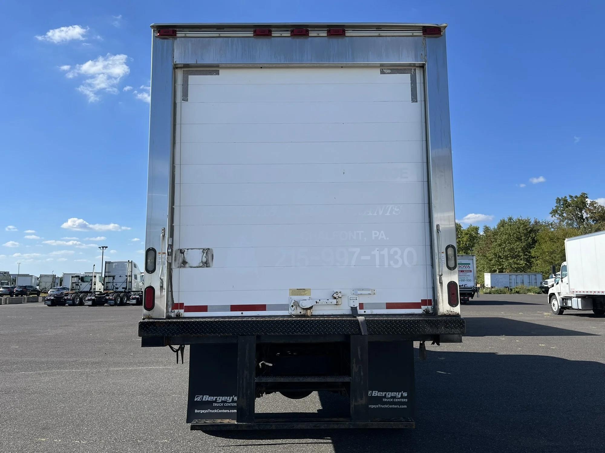 2020 Hino 268 — photo 5