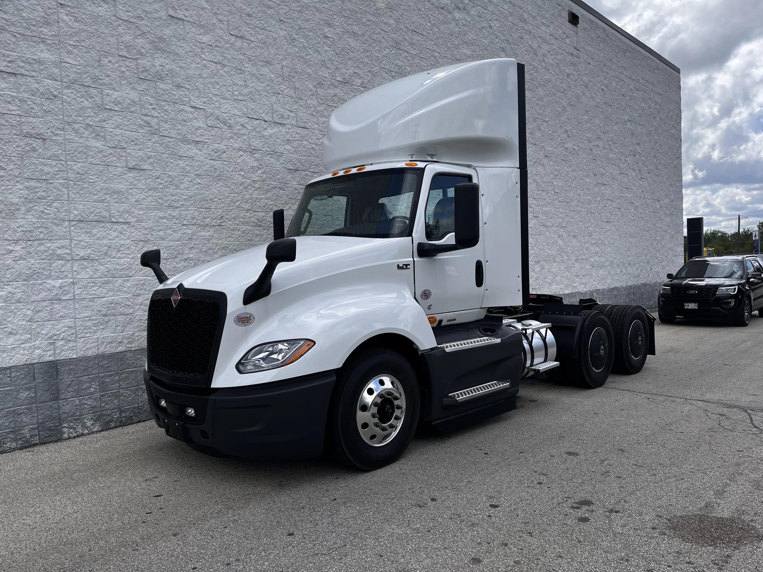 2025 International LT — photo 4
