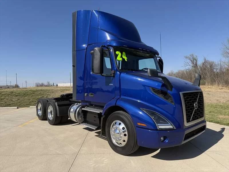2024 Volvo VNR 640 in Memphis, TN — photo 8