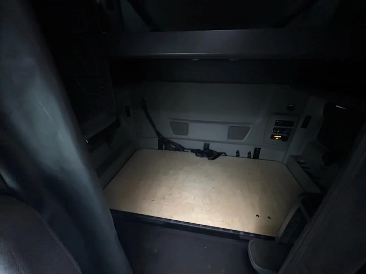 2020 International LT in Bolingbrook, IL — photo 8