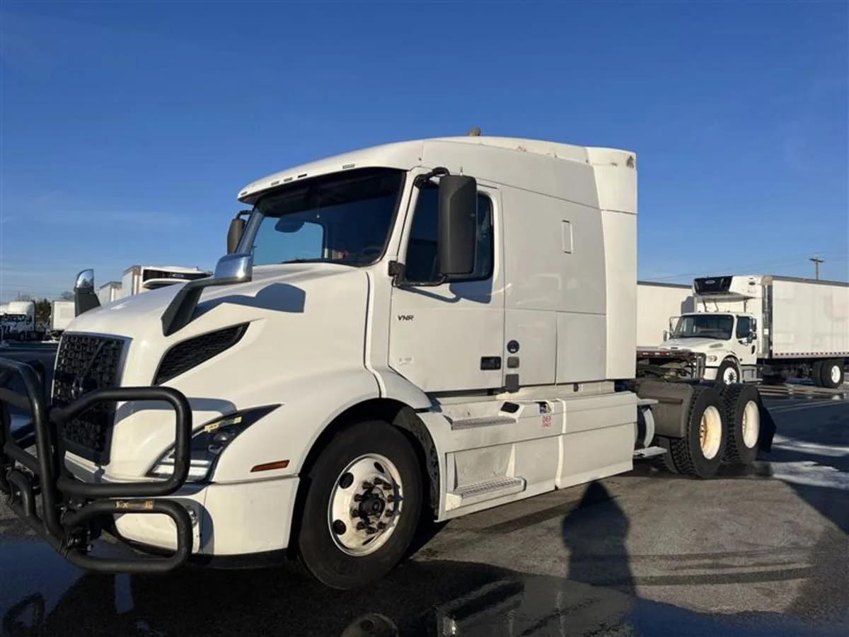 2020 Volvo VNR 640