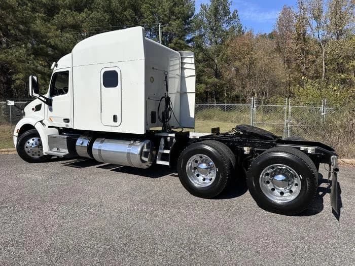 2022 Peterbilt 579 in Nashville, TN — photo 4