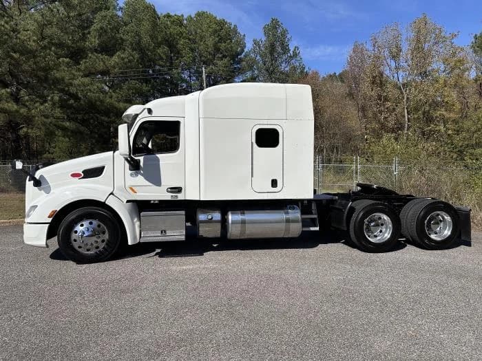 2022 Peterbilt 579 in Nashville, TN — photo 3
