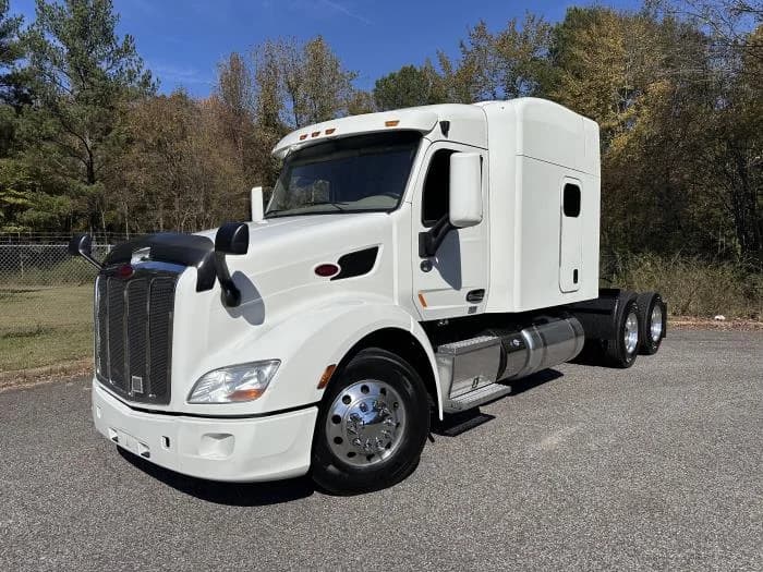 2022 Peterbilt 579 in Nashville, TN — photo 2
