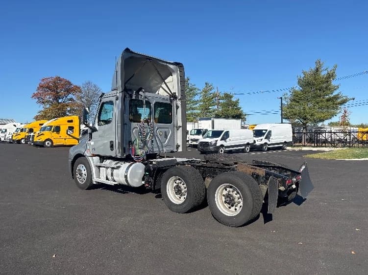 2020 Freightliner Cascadia in Cranbury, NJ — photo 5