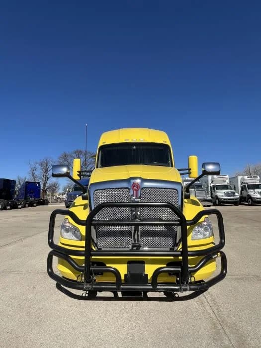 2021 Kenworth T680 in Kansas City, MO — photo 8