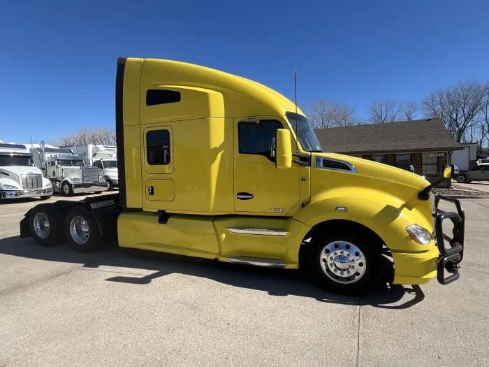 2021 Kenworth T680 in Kansas City, MO — photo 7
