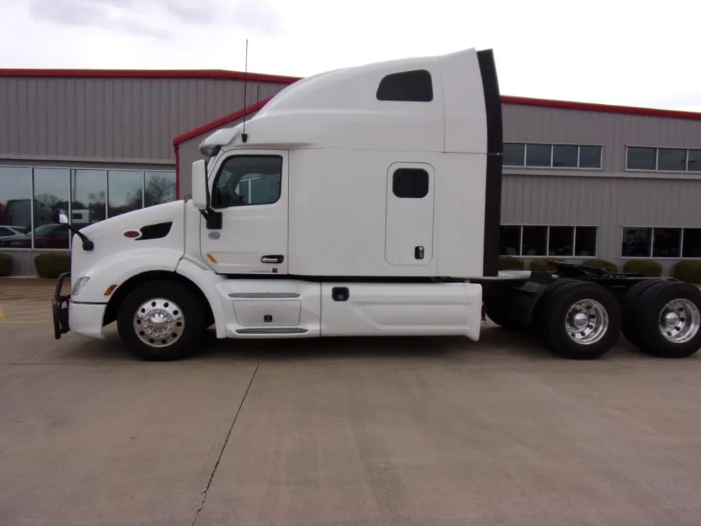 2021 Peterbilt 579 in Fort Smith, AR — photo 11