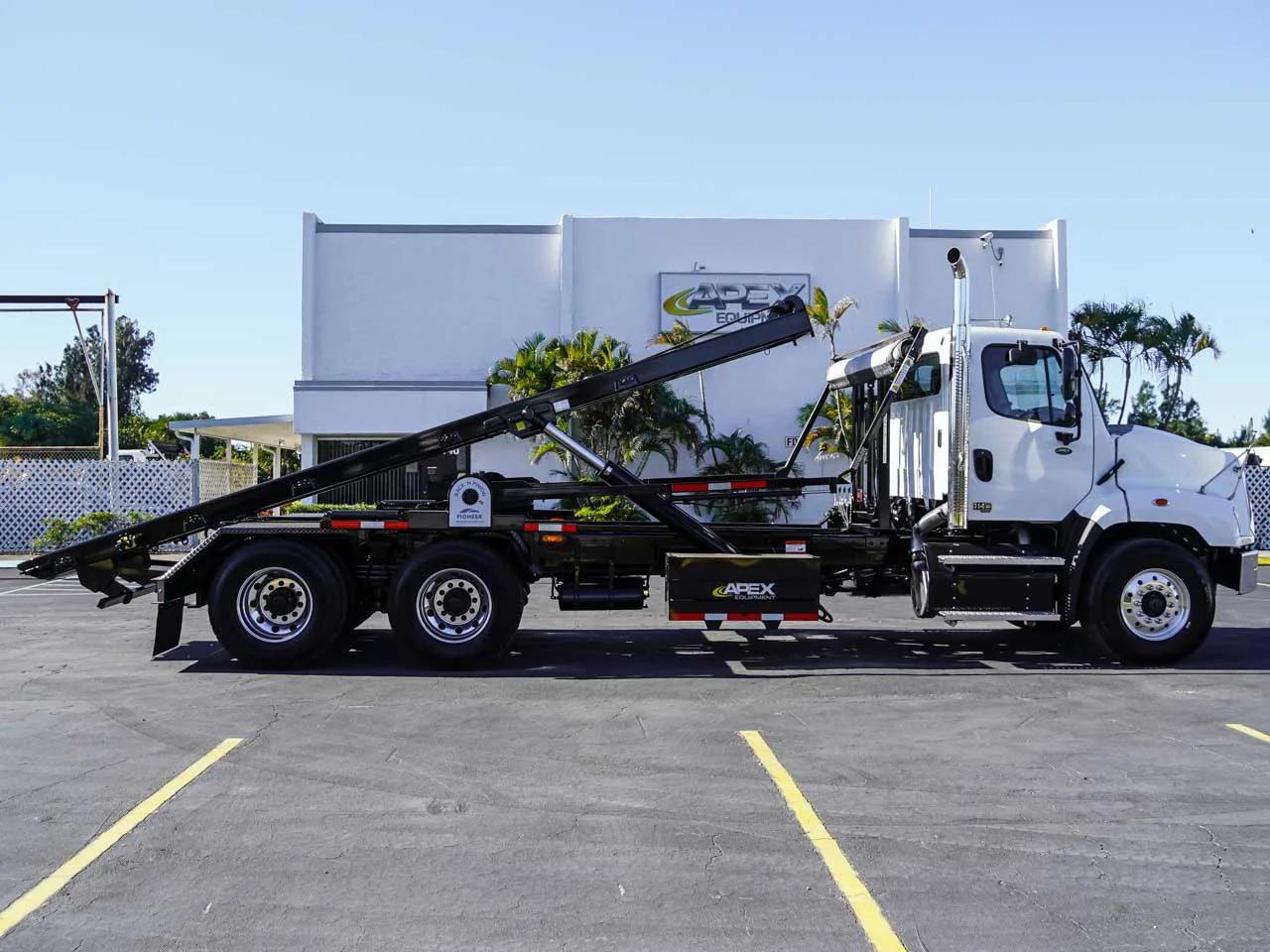 2025 Peterbilt 548 — photo 5