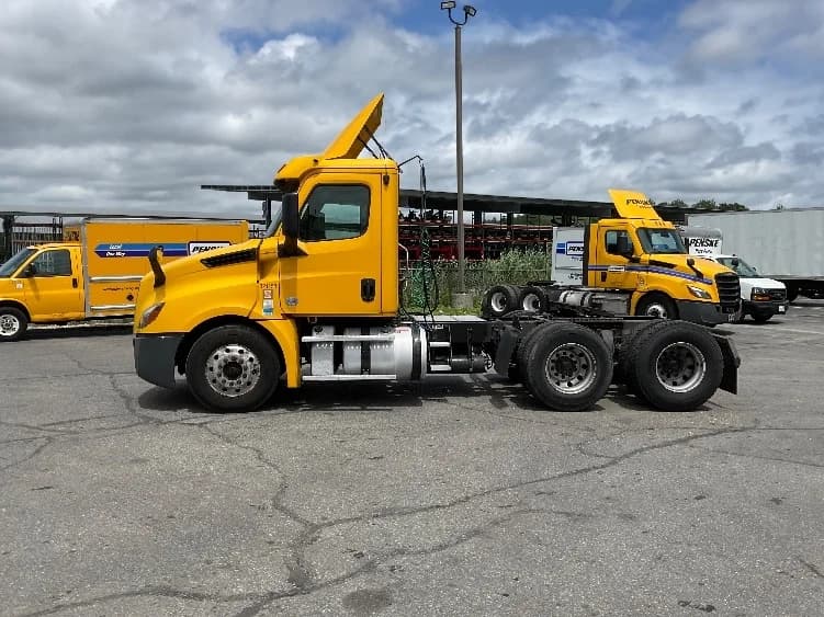 2019 Freightliner Cascadia in New Bedford, MA — photo 4