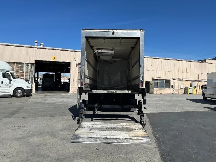 2018 Hino 338 in West Sacramento, CA — photo 9
