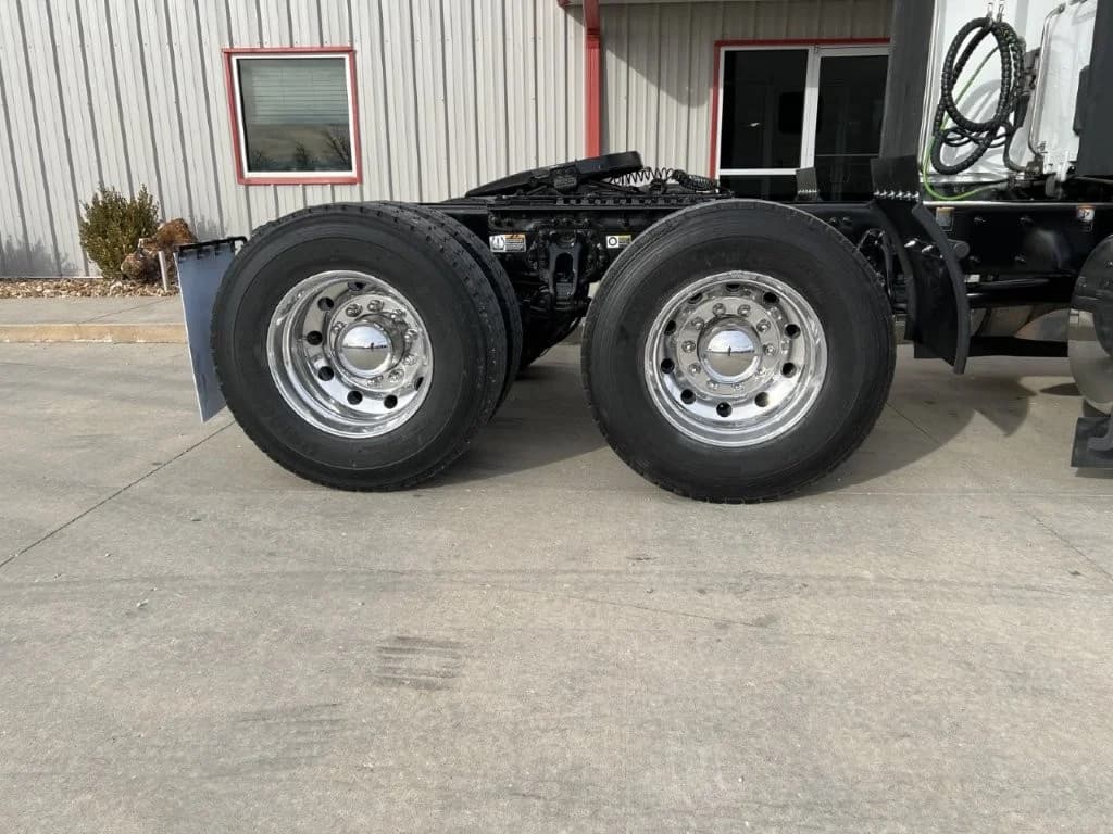 2021 Peterbilt 579 in Springfield, MO — photo 10