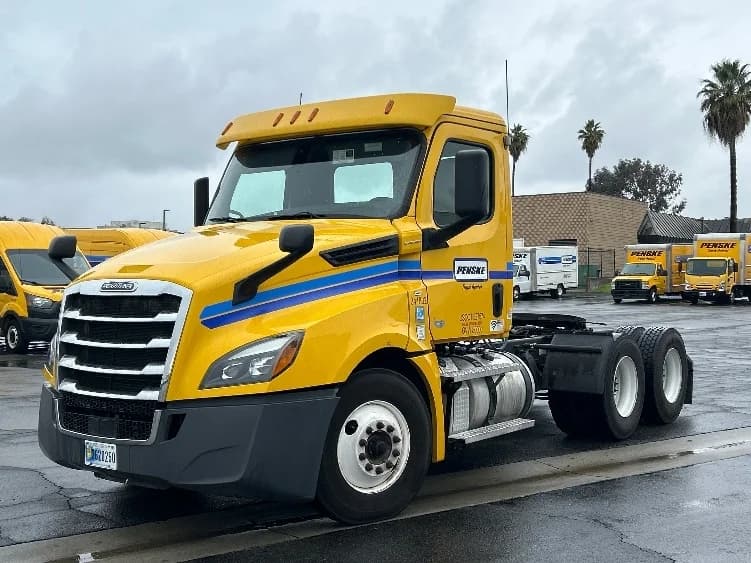 2020 Freightliner Cascadia in Sun Valley, CA — photo 3