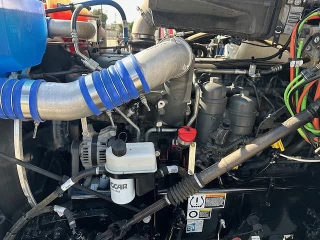 2023 Kenworth T880 in Fontana, CA — photo 12