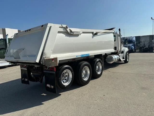 2023 Kenworth T880 in Fontana, CA — photo 8