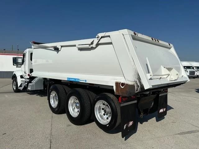 2023 Kenworth T880 in Fontana, CA — photo 15