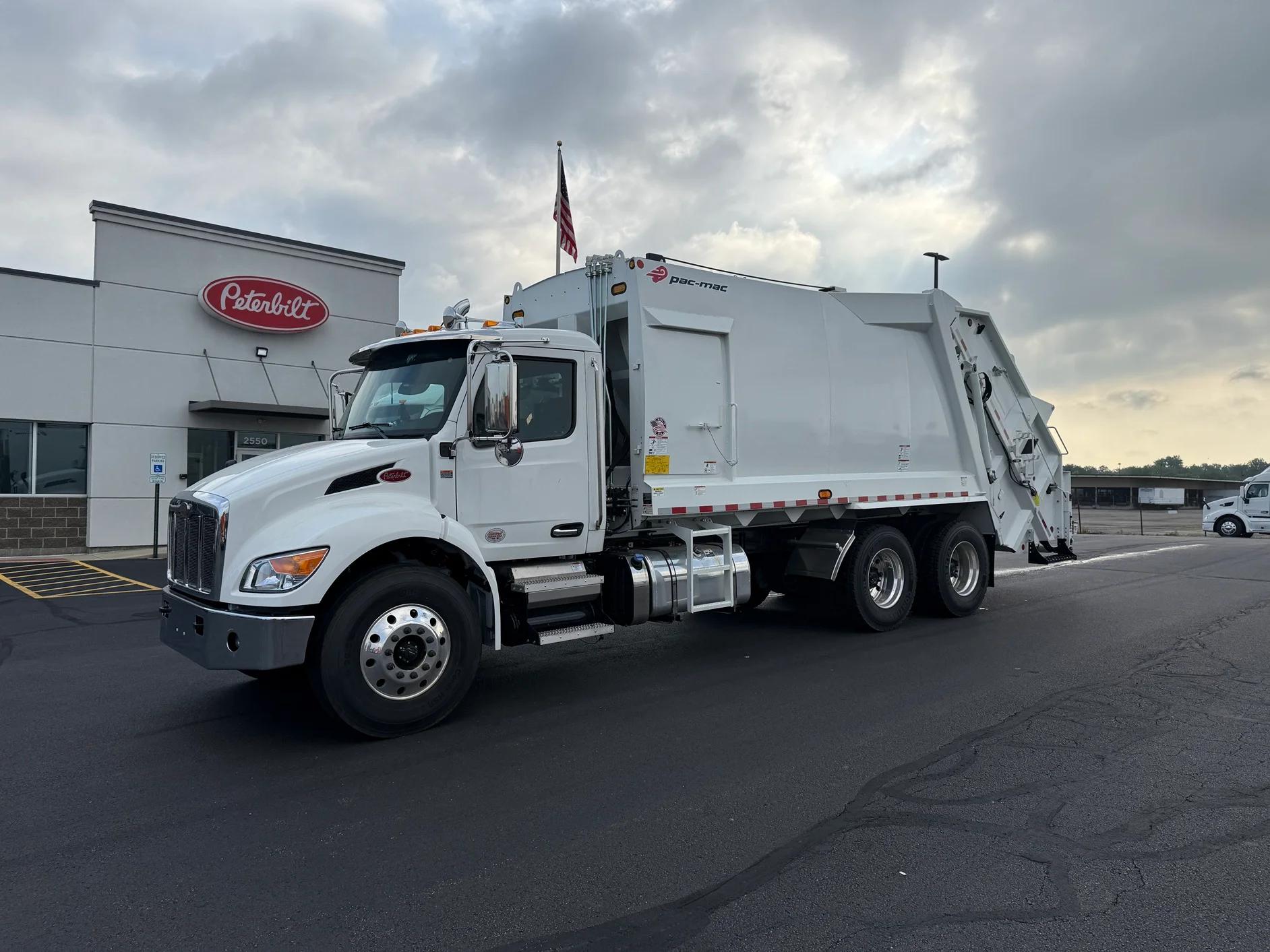 2025 Peterbilt 548