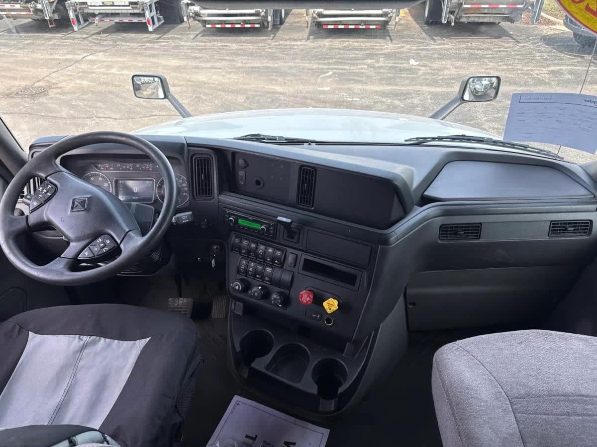 2020 International LT in Bolingbrook, IL — photo 7